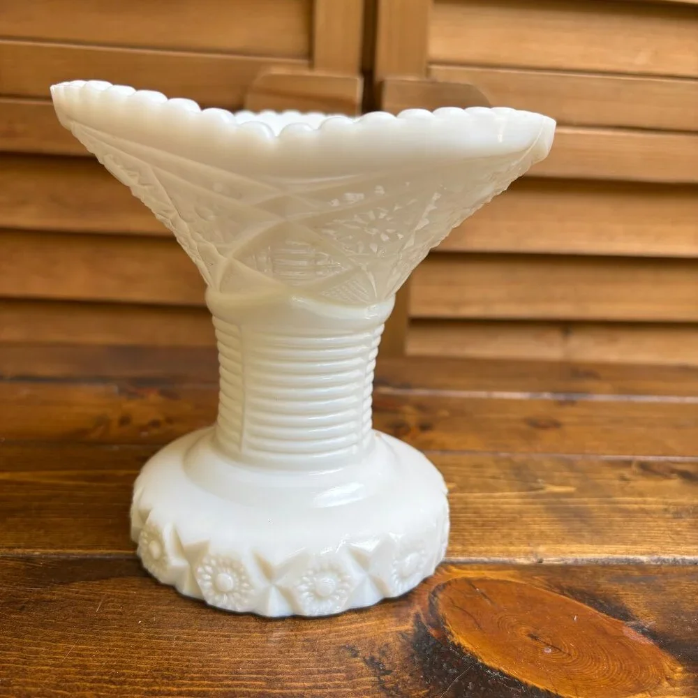 Vintage White Milk Glass Vase‎ – Pressed Daisy & Diamond Pattern